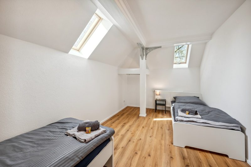 Dachgeschoss: Schlafzimmer mit Dachfenstern